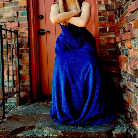 Dark blue prom dress with deep pockets